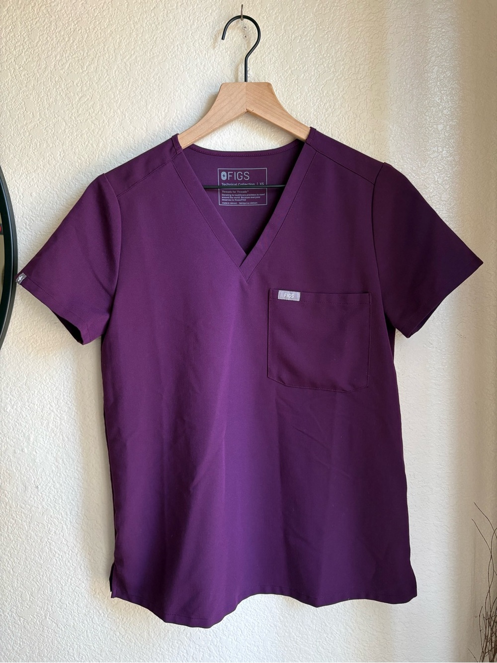 FIGS Technical Collection Catarina V-Neck Scrub Top XS Purple PO #4229